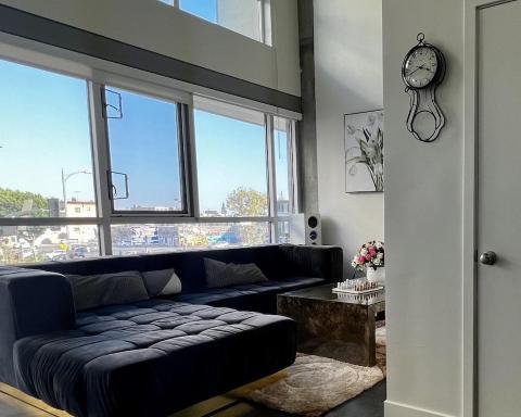 Luxury Sky-Rise - Housity