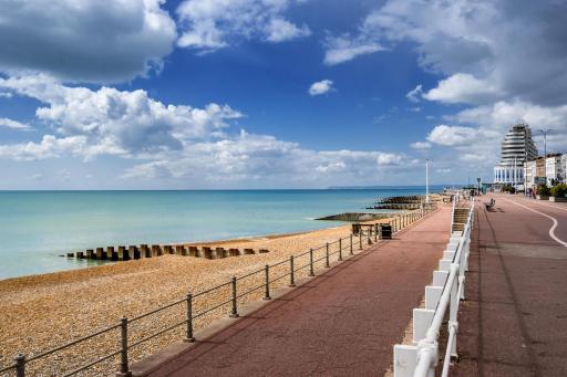 Elegant Spacious Seaside Apartment - Housity