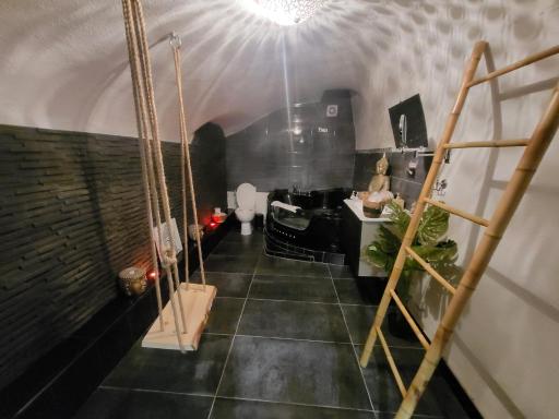 LA NUIT PARFAITE Cinéma Jacuzzi - Housity