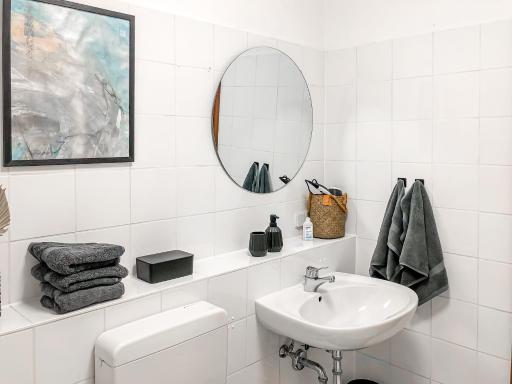 Studio near Altstadt /w Workspace, Feng-Shui & Art - Housity