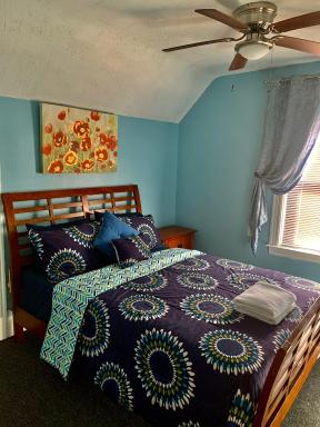 Convenient location easy to get to & Lovely home Very nice with 4 bedrooms. - Housity