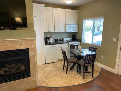 Sea Breeze Inn - Pacific Grove - Housity