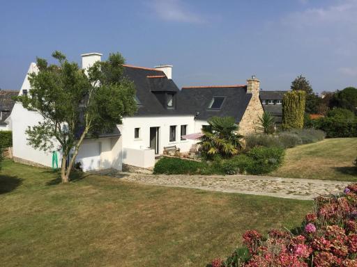 Holiday home near the beach, St Pabu - Housity