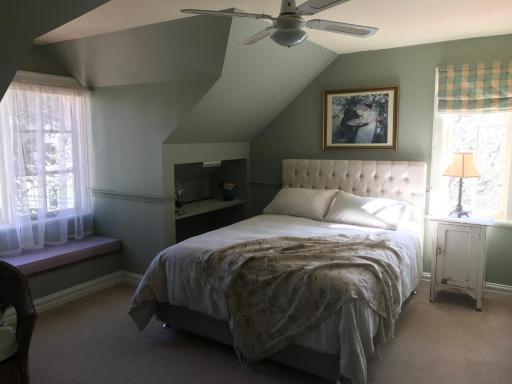 Hawk's Nest Bed & Breakfast - Housity