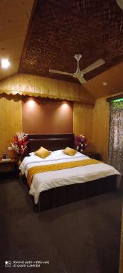 FLOATING CASTLE - Housity