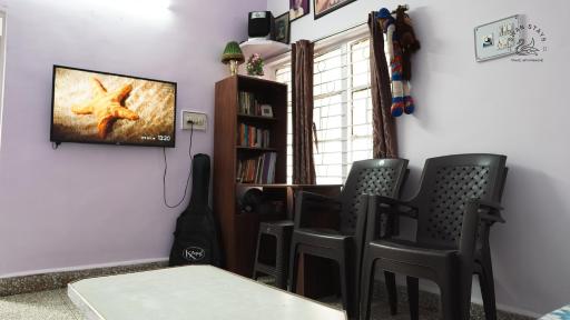 Stay with Music Artist RAME in 1BHK Home/Studio - SwanStays - Housity