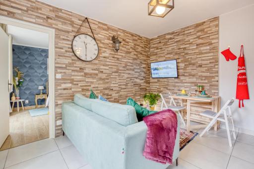 RER C à 4 minutes à pieds Château de Versailles 15 minutes à pied - Housity