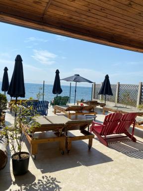 Claude Monet Seaside Hotel - Housity
