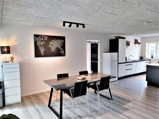 Stylish house w/ Master Suite + Private Garden - Housity