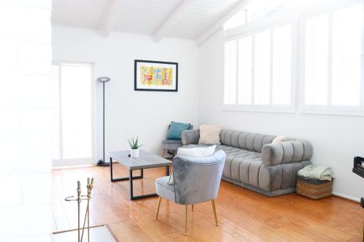 Gorgeous 3 bed 2 bath house, pool, piano and much more! - Housity