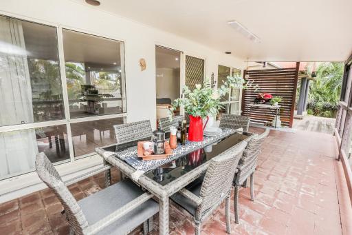 Starview: 4 Bedroom Holiday House - Housity