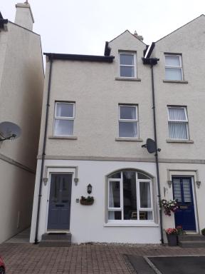 Townhouse, by the sea - Housity