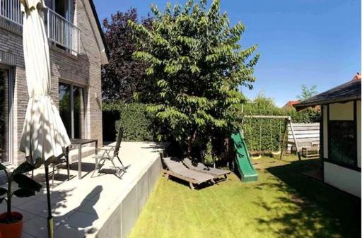 Im Bademantel an den Strand mit Terrasse - Housity