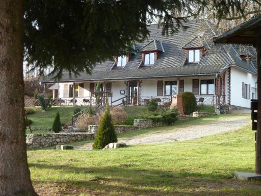 Zajazd Pod Skarpą - Housity