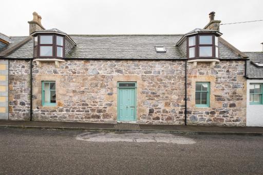 Seaside cottage on Moray coast - Housity