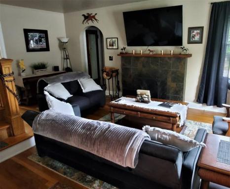 Saratoga Eastside Home perfect Autumn getaway - Housity