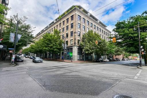 Stylish 1-bedroom loft in Gas Town - Housity