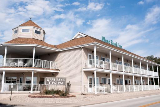 West Bank Inn - Housity