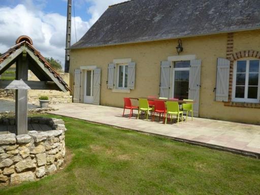 Gîte 8 pers. avec jardin et terrasses, 4 chambres, proche Le Mans et Sablé, idéal pour familles - FR-1-410-192 - Housity