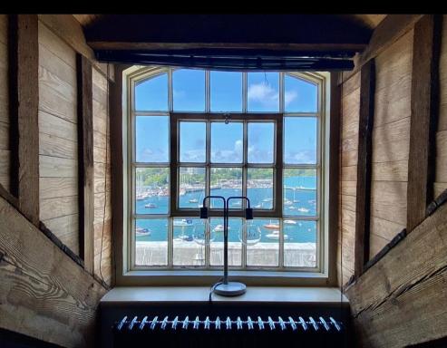 Sea views stylish penthouse in Royal William Yard. - Housity