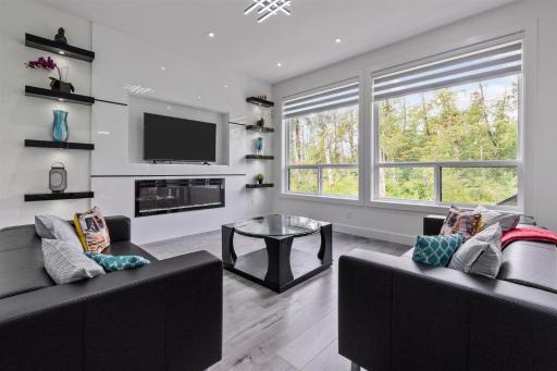 Brand New, Cheerful, Exquisite 4 BR house, fast wifi, free parking - Housity