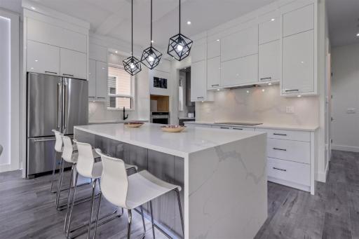 Brand New, Cheerful, Exquisite 4 BR house, fast wifi, free parking - Housity