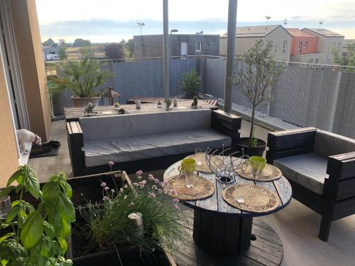 Appartement 2 chambres avec grande terrasse - Housity