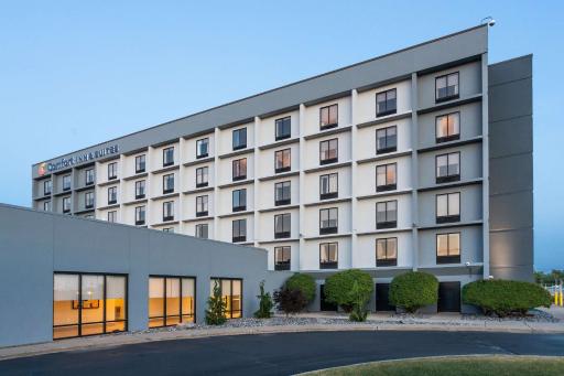 Comfort Inn & Suites Buffalo Airport - Housity