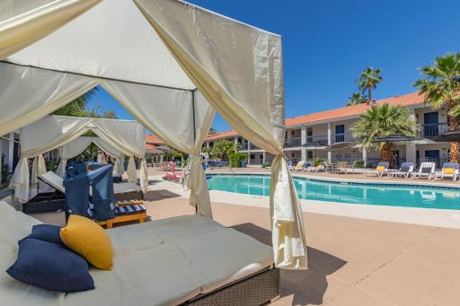 Venture on Country Club - Housity