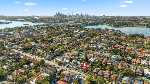 4 Bedroom house 500M to Drummoyne Bay Run - Housity