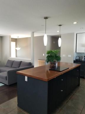 Excellent 3 Bedroom location In heart of Maple Ridge - Housity