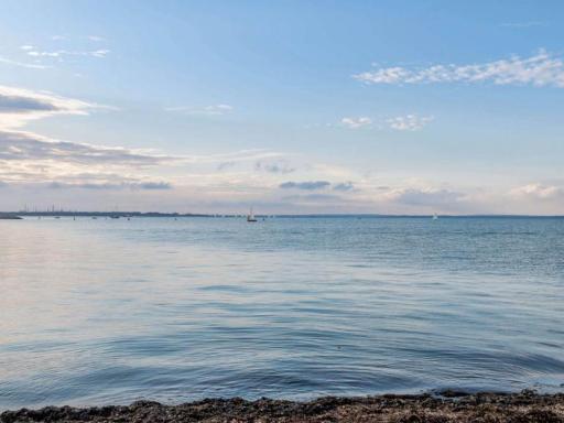 Beautiful 4 Bedroom Townhouse on the waterfront - Housity