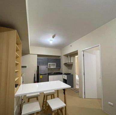 Avida Tower 1 bedroom Condo with Free parking - Housity