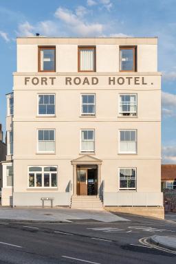 Fort Road Hotel - Housity