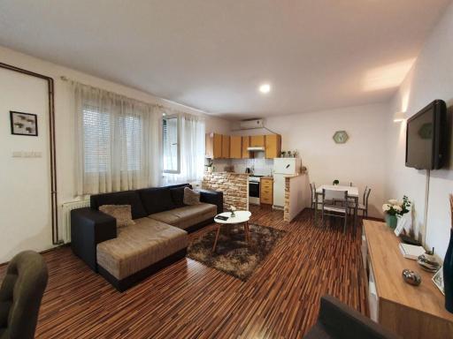Apartment Laura & Lucija - Housity
