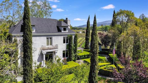 Chateau De Vie - Housity
