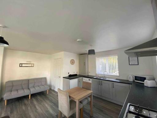 Conveniently located, close to city and quiet area - Housity