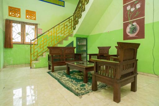 RedDoorz Syariah near Batu Night Spectacular 3 - Housity