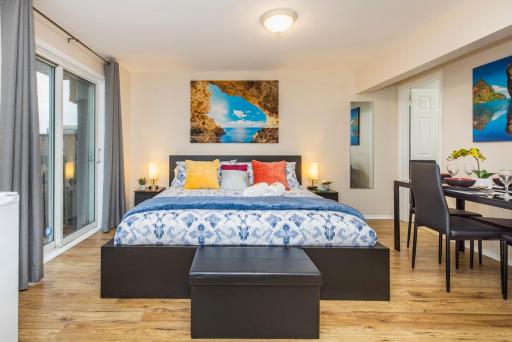 Modern Studio w King Bed - Central Ottawa - Housity