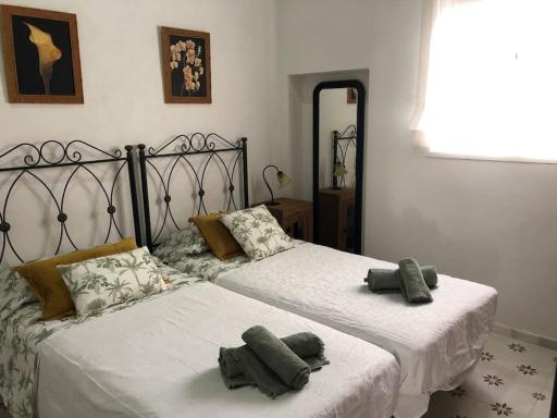 Gran casa con balcón en centro histórico - Housity