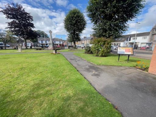 Two bedroom Swan Apartment. - Housity