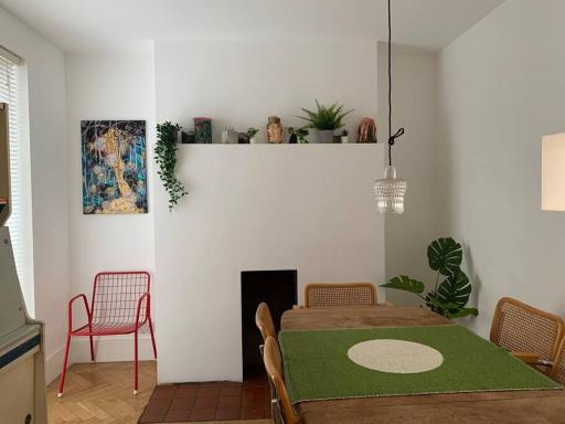 Family Seaside Holiday Home - moments from beach. - Housity