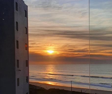 Apto Resort Cambuhy frente Mar até 6 pessoas - Housity