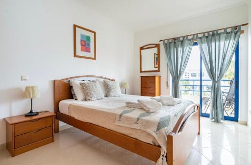 Quarteira beach house - Housity
