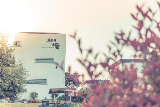 Botong Days Pension - Housity