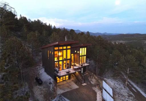 Off-grid Masterpiece Cabin W/ Breathtaking View - Housity