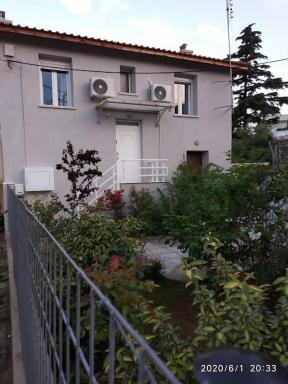 Anadora 2: Hospitable stone house with yard - Hizvo
