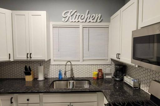Retreat Suite 1 - Cozy Downtown Getaway - Housity
