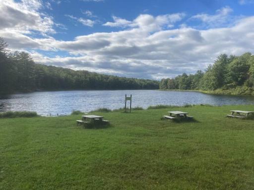 Melody Lake Retreat near Resorts World Catskills - Housity