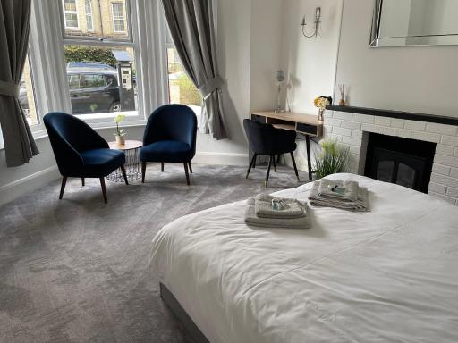 Impeccable 2-Bed Apartment in Eastbourne - Housity